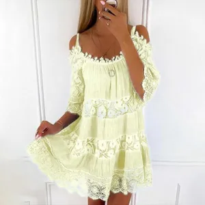 Schickes schulterfreies Spitzen-Stufenkleid, elegante einfarbige Prinzessin-Sommer-Freizeitkleidung.