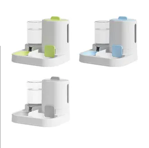 Vue détaillée du distributeur d'eau automatique pour animaux avec doubles bols et couleurs.