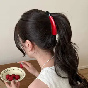 Detailansicht gebogene Acetat Bananen Haarklammer, koreanische Mode Pferdeschwanz Haarschmuck.