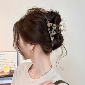Pince à Cheveux Triangle Imprimé Léopard Élégante Pince en Acétate Grande Pince Géométrique pour Coiffures Relevées Femmes Accessoires de Mode