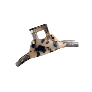 Chic pince à cheveux léopard triangulaire pour femmes, pince requin tendance pour coiffure.