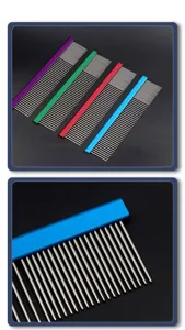 Vue détaillée de peigne de toilettage en métal avec espacement double et couleurs variées.