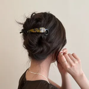 Elegante Haarklammer aus Acetat in Schildpattoptik für Damen, chic Haarschmuck Accessoire.