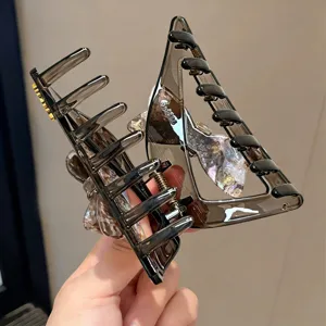 Grande pince à cheveux triangulaire en acétate, pince requin géométrique pour coiffures françaises.