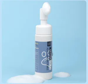Pet paw cleaning foam detail view, portable silicone brush head for easy pet foot wash care.