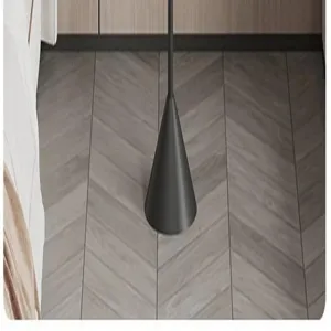 Minimalistischer schwarzer Konussockel eines modernen Garderobenständers, elegantes Design.