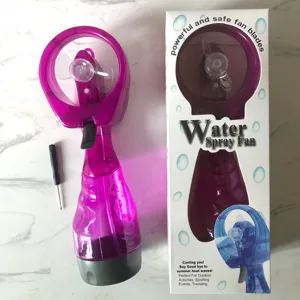 Ventilateur pulvérisateur d'eau portatif avec boîte et tournevis en plastique violet.