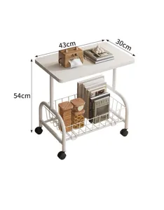Vue détaillée de la petite table d'appoint mobile avec double espace de rangement et roulettes.