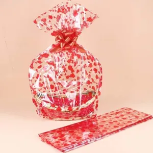 Durchsichtiges Geschenkset mit Herzen, Detailansicht fuer festliche Verpackung und Dekoration.