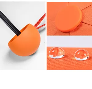 Mini parapluie capsule portable détail montrant le tissu imperméable et étui compact.