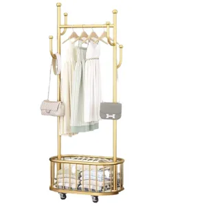 Moderno appendiabiti dorato con ruote, cesto portaoggetti e ganci per camera da letto e soggiorno.