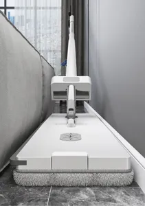 Gedetailleerd overzicht van de witte vlakke mop voor efficiënte reiniging van smalle gaten.
