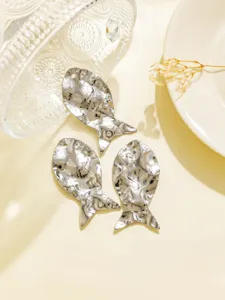 Edelstahl gehämmertes Fisch Anhänger DIY Schmuck Accessoire, elegantes Metallteil für Kunsthandwerk.