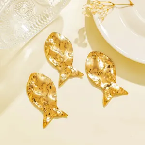Goldfarbene Edelstahl gehämmert Fisch DIY Schmuck Anhänger Zubehör, stilvolle Charms.