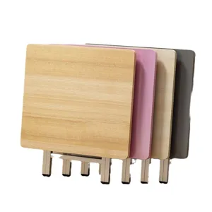 Draagbare opklapbare tafel compact meerkleurig houten blad metalen poten voor kleine ruimte