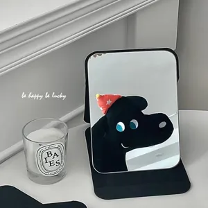 Bureau opvouwbare cosmetische spiegel met schattig cartoonontwerp, draagbare make-upspiegel.