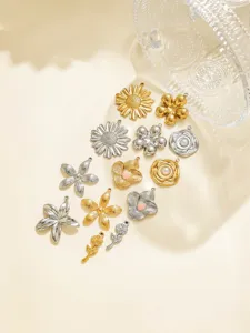 Roestvrijstalen bloemen madeliefje roos bedels detail, ideaal voor DIY sieraden en sleutelhangers.