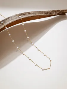 Collana con catena in acciaio inossidabile dorato boho con perline bianche per gioielli fai da te.