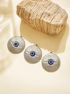Edelstahl runder Anhänger mit bösem Blick für DIY Schmuck Detailansicht präsentation.