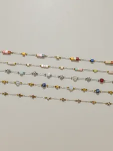 Chaîne fine espacée d'étoiles et tube carré coloré en acier inoxydable détail bijoux DIY.