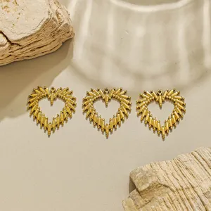 Edelstahl Herz Anhänger DIY Charm Nahaufnahme Ansicht für handgemachte Schmuckherstellung
