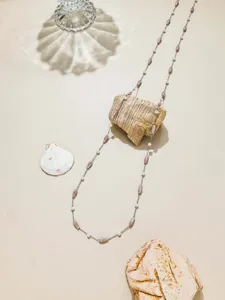 Detailed view of 1m DIY beaded chain with pearls and mauve teardrop charms for jewelry making.