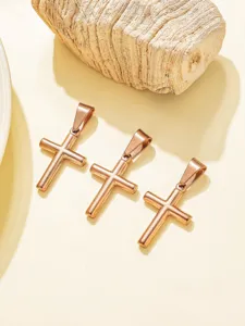 Detailansicht des Edelstahl-Kreuzanhängers in Roségold mit glatter Öse für modischen Schmuck.