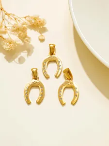 Gold horseshoe pendant DIY jewelry accessory featuring crystal stones and lucky engraved text.