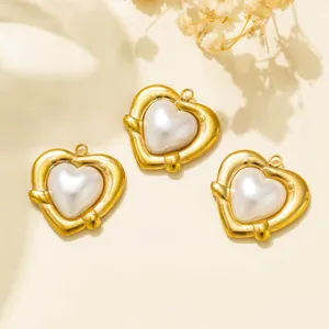 Retro heart pearl pendant gold metal charm for DIY jewelry making and clothing accessories.