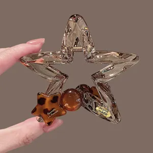 Transparente graue Stern Haarklammer mit Leoparden Stern Anhänger und Perlen für Damen.