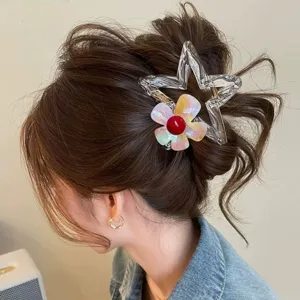 Azetat Stern Haarklammer mit buntem Blumendesign elegantes Haarzubehör für Damen Detailansicht