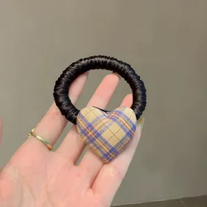 Coletero de pelo a cuadros con corazón estilo coreano, bonito accesorio, detalle.