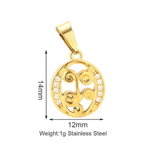 Dettaglio del ciondolo in acciaio inossidabile con dimensioni 14x12mm e pietre di zircone.