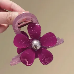 Paarse bloem haarclip, elegant transparant acetaat haaraccessoire voor dagelijks gebruik.