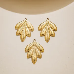 Edelstahl goldfarbene Blatt Anhänger Schmuck basteln DIY Zubehör im praktischen Dreierpack.
