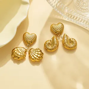Colgantes charms de peces y conchas de acero inoxidable dorado para bisutería DIY.