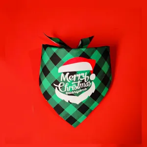 Grün-schwarzes kariertes Haustier-Bandana mit Weihnachtsmann-Druck, weicher Polyester-Hundeschal.