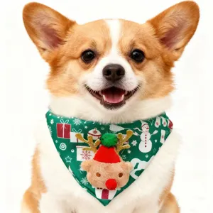 Bandana de Noël pour animaux, bavoir vert festif pour chat et chien avec motif de renne en peluche.