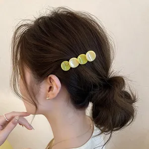 Elegante Acetat Kreis Haarklammer für Damen, stilvolle Haarspange mit goldenem Akzent.