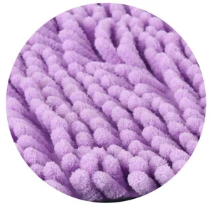 Detalle de tela de toalla para mascota de chenilla, macro textura de microfibra súper absorbente.