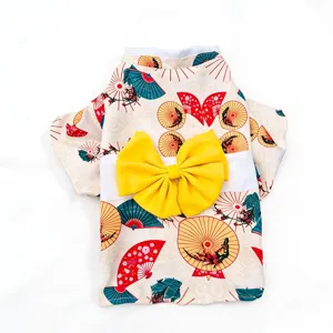 Kimono giapponese per animali cani gatti, stampa ventaglio floreale con fiocco giallo.