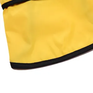 Imperméable pour chien détail tissu jaune imperméable vêtements animaux respirant