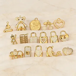 Goldene Strass DIY Anhänger Set mit Herzschlössern, Teddybär und Tieren für Halsketten Schmuck.