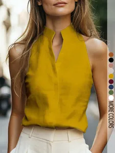Camicetta smanicata giallo senape con colletto alto e spacco a V per le donne.