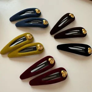 Set de pinzas para el pelo de corazón de terciopelo, elegantes accesorios de invierno.