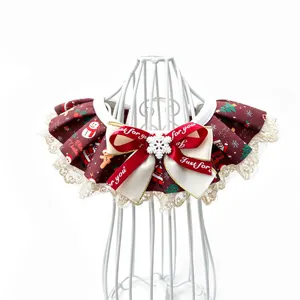 Collier de noël pour animal avec ruban rouge, volant en dentelle et pendentif flocon.