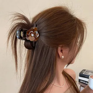 Molla per capelli fiore perla marrone cioccolato grande clip per capelli spessi dettaglio.