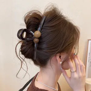 Große braune Haarklammer mit Perlen für dickes Haar, elegante Damen Haarspange Haarstyling.