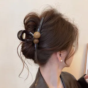 Große braune Perlen Haarklammer für dickes Haar, elegante Haarkralle für stilvolle Hochsteckfrisuren.