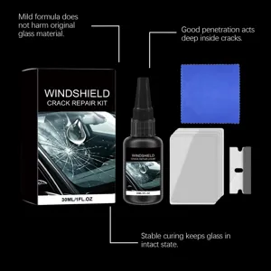 Kit riparazione parabrezza auto con liquido da 30ml, pellicole di polimerizzazione e raschietto.